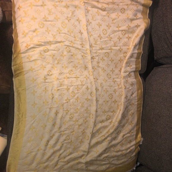 Louis vuttion scarf - Picture 2 of 2